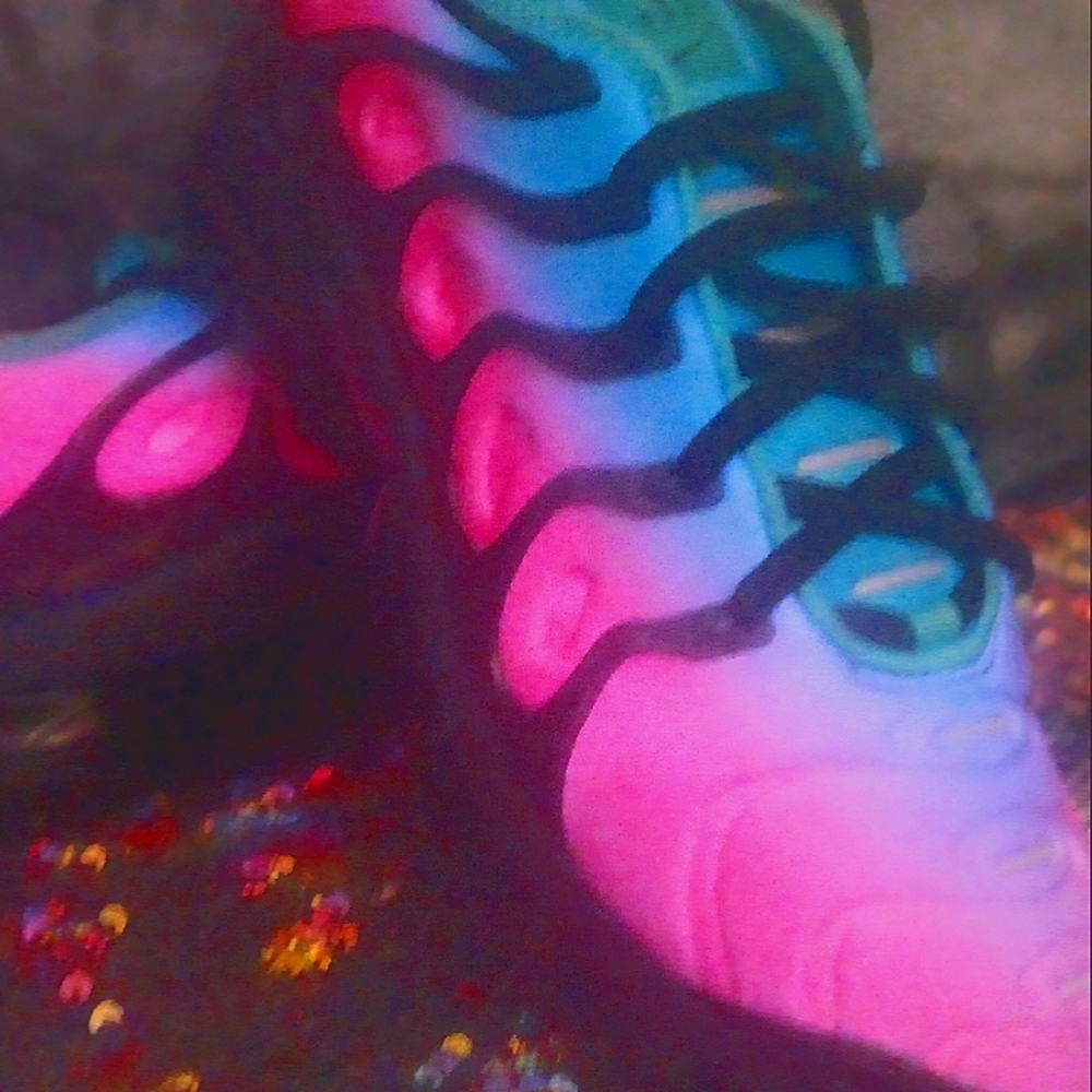 Nike Air Vapormax Plus SB features size 8